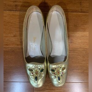 Vintage 80’s gold bejeweled Browsabout size 7.5
